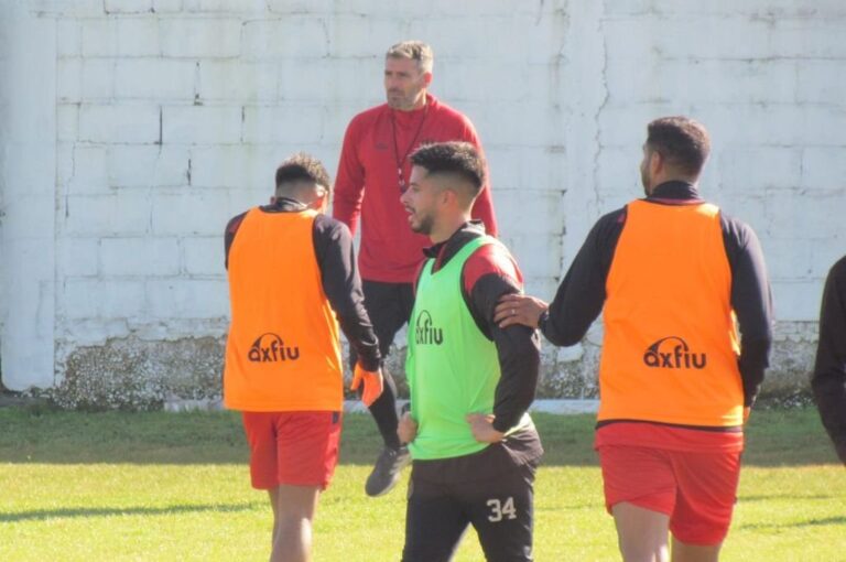 Diego Pozo quiere celebrar su primera victoria de visitante ante su ex equipo. Gabriel Obelar