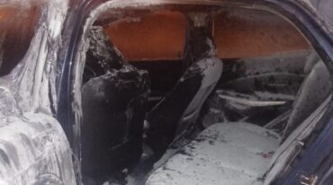 Se trata del cuarto vehículo incinerado en poco más de 24 horas. Gentileza Policía de Rosario.