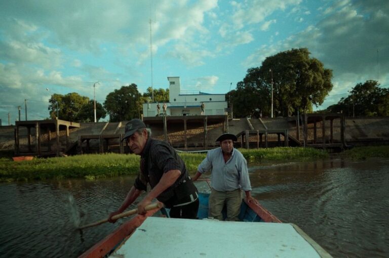 En la película se despliega la mirada de los pueblos que viven sobre las orillas