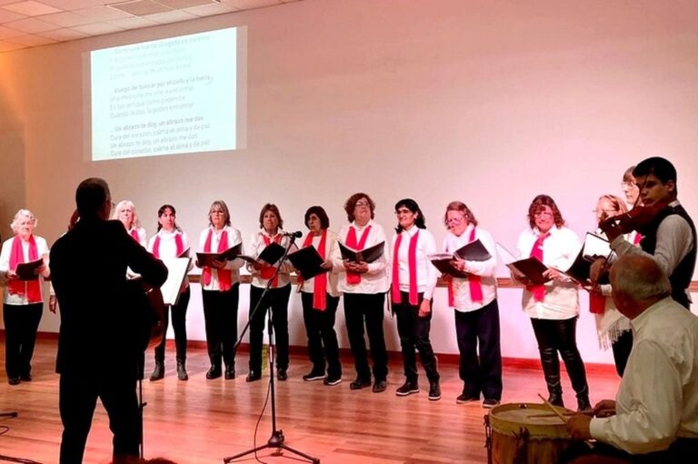 Un hermoso momento compartido fue el cierre del Encuentro solidario de coros