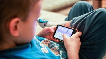 Lo recomendable es que los niños no usen pantallas antes de los 2 años. Y luego de esa edad