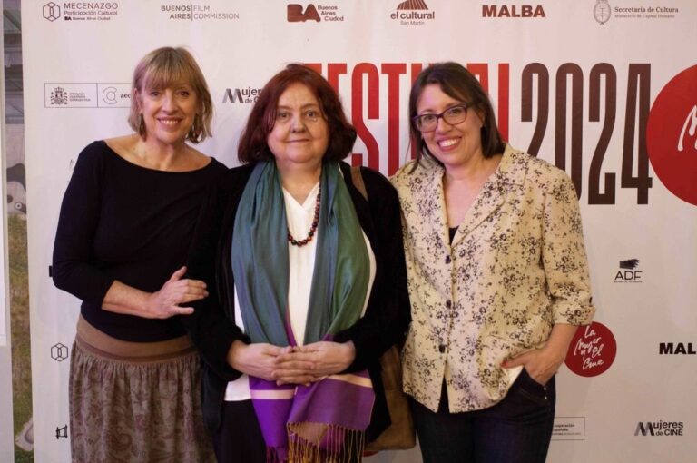 las directoas con Chiqui Gonález en el Festival La Mujer y el Cine.  Gentileza.