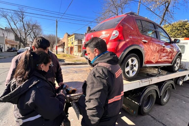 Los agentes le realizaron el test al conductor y luego remitieron el vehículo al corralón municipal. Mun. de Rosario