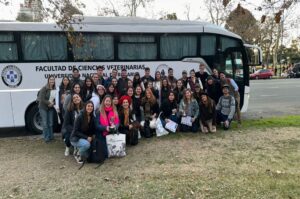 El equipo que representó a Veterinarias no solo se llevó el premio a la mejor universidad
