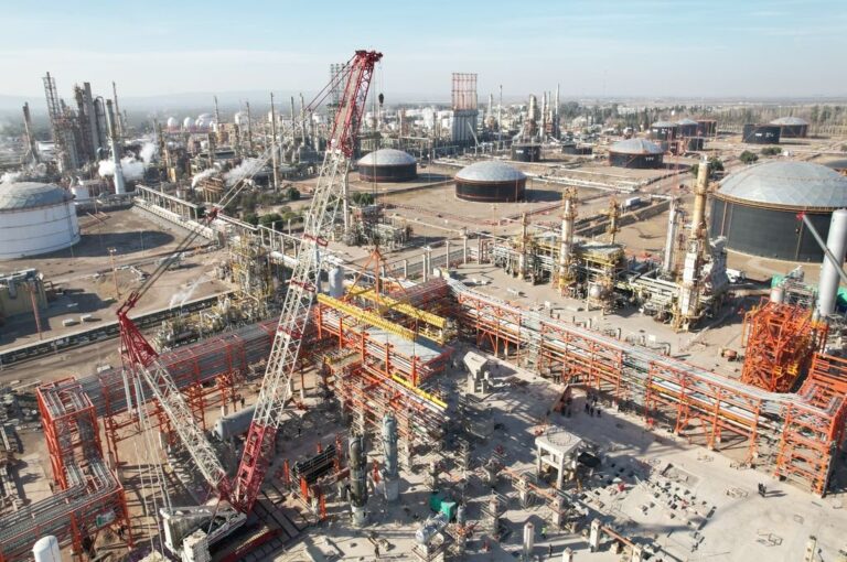 El proyecto Nuevas Especificaciones de Combustibles (NEC) se lleva adelante en la refinería Luján de Cuyo con el objetivo de producir combustibles con menos contenido de azufre.  Gentileza.