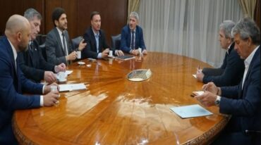 Pullaro y sus tres ministros; Caputo y Pazo como anfitriones en la reunión en Economía. Gentileza.