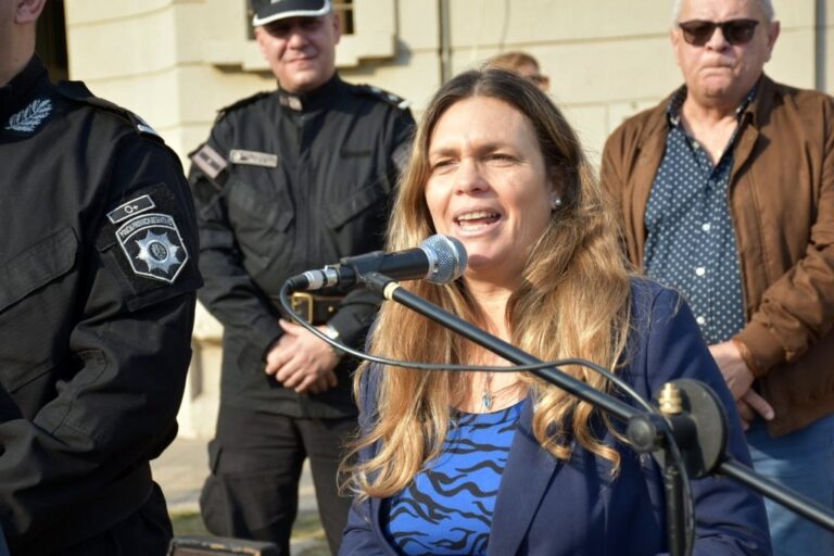 En la ciudad de San Lorenzo se entregaron 10 móviles adaptados para patrullaje para la Unidad Regional XVII. gentileza