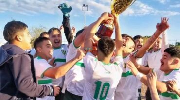 El plantel campeón festeja su ascenso a la elite de la LPF.