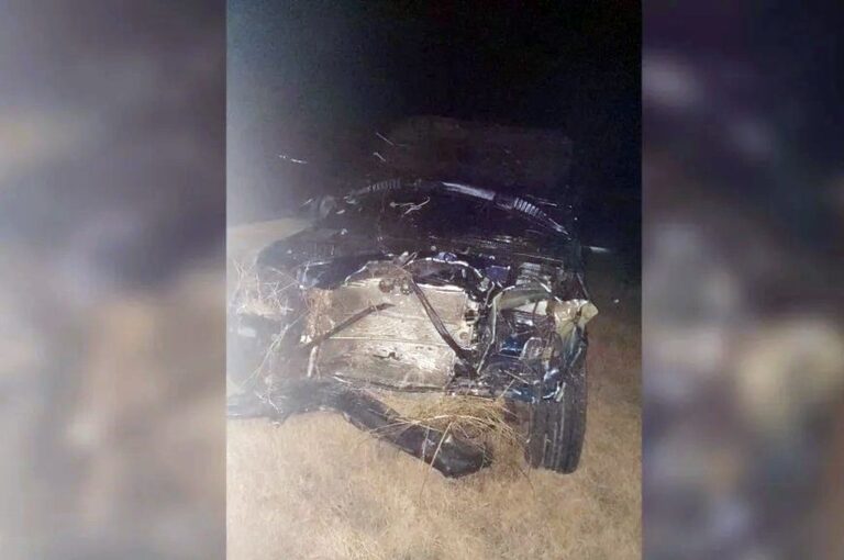 Así quedó la camioneta que conducía el deportista de Colón en la autopista Santa Fe - Rosario. gentileza