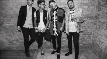 El disco debut es bautizado de forma homónima Blanco Panteón.   Gentileza.