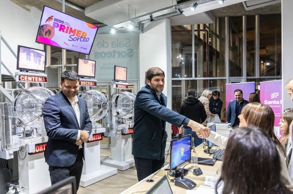La actividad se realizó en la sala de sorteos de la Lotería de Santa Fe
