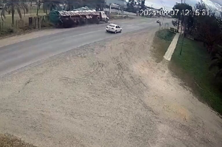 Una cámara de seguridad ubicada en el acceso sur de la ciudad de San Justo registró la caída El Litoral