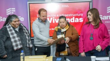 Las viviendas se ubican en las manzanas número 80 - 59 y 80 - 60 al norte de la calle Azcuénaga y al este de la calle Caferatta