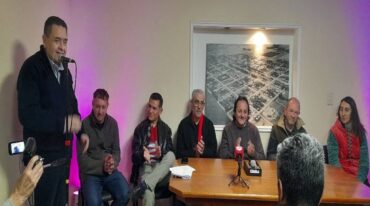 Parte de la asamblea desarrollada en la cooperativa de agua de Barrancas. Gustavo Arnese.