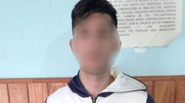 Devenido en jugador de fútbol. Tiene 27 años