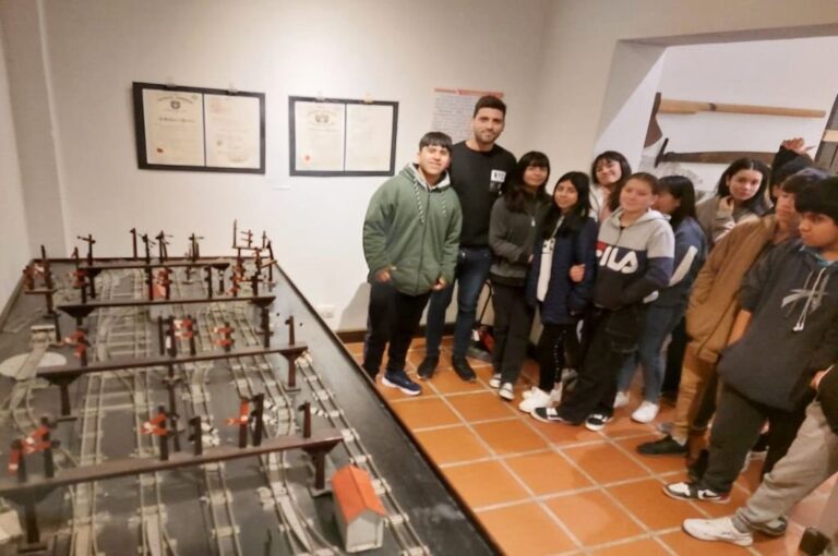 En su inventario se puede apreciar un invaluable material ferroviario proveniente de La Fraternidad.  Gentileza.