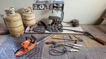 Lo secuestrado durante el operativo policial en Gálvez.   Gentileza.