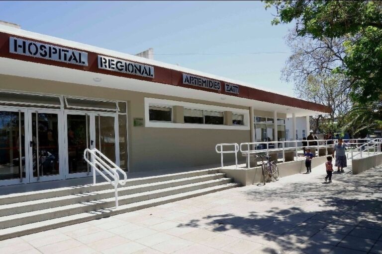 El joven santafesino es atendido en el hospital Artémides Zatti de Viedma.