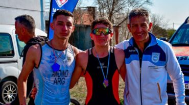 Máximo Andino y Juan Stiechr celebraron con su entrenador