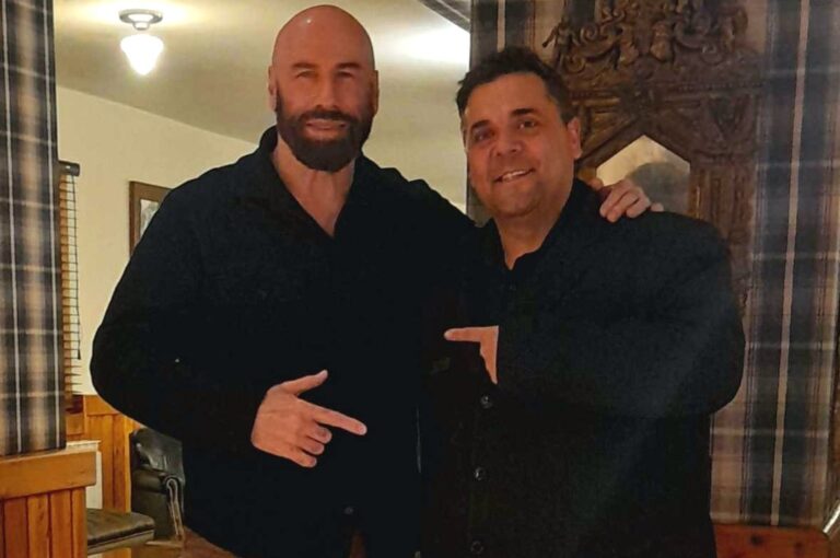 Simi inmortalizó esta visita con John Travolta