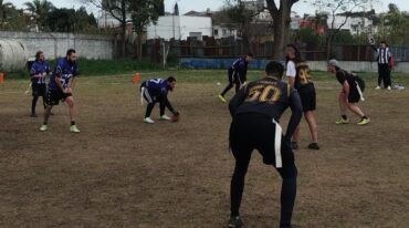 El campeonato fue de modalidad flag cinco versus cinco y Sea Waves de Mar del Plata (de azul) fue el ganador. Víctor Ludi