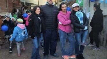Paulo Robles Guerrero junto a algunos de sus colaboradores.