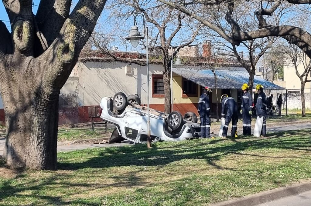 Una Renault Oroch y una Fiat Strada impactaron fuertemente.  Gentileza.
