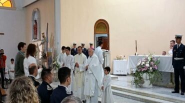 Puiggari estuvo acompañado por el párroco anfitrión