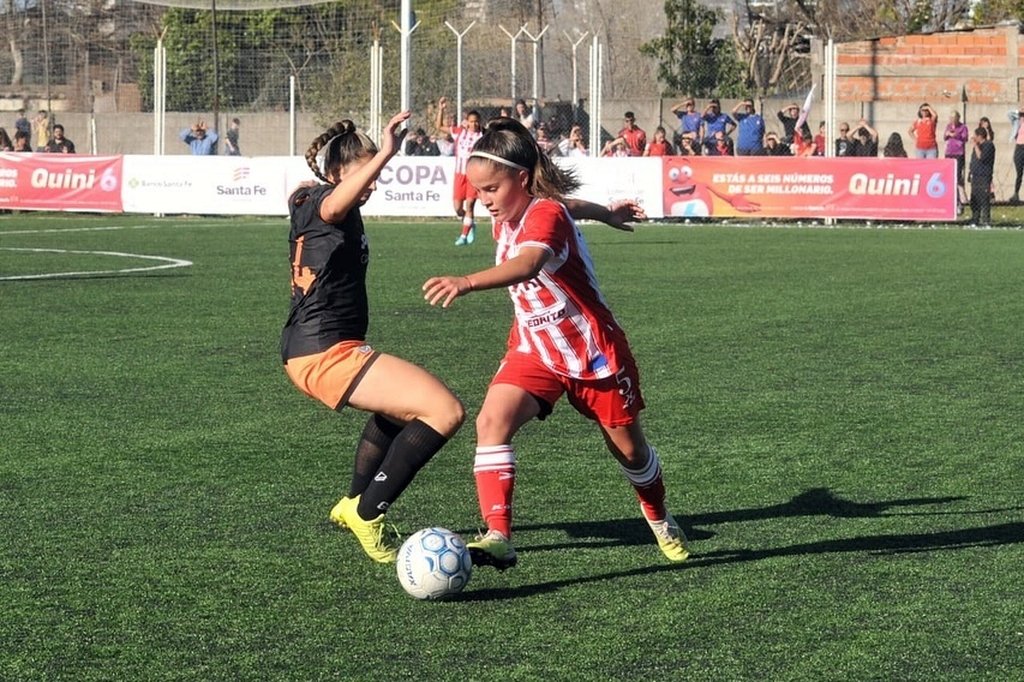 La primera final de la Copa Santa Fe de fútbol femenino fue para Adiur de Rosario. Unión buscará revancha en Santa Fe. gentileza