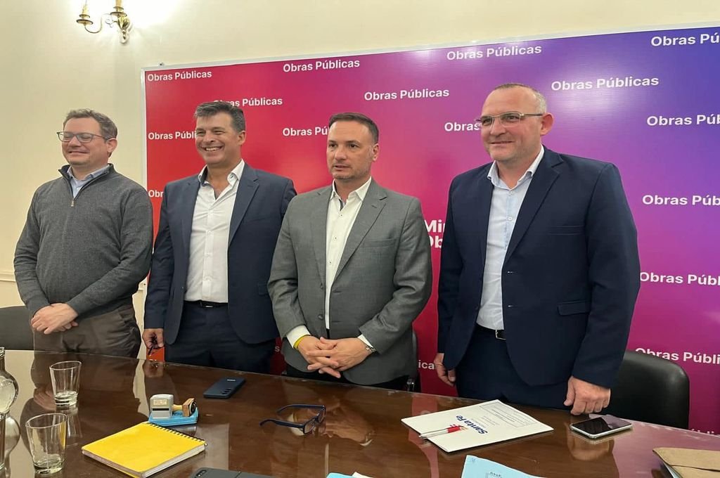 El acto formal se llevó a cabo junto al Ministro de Obras Públicas