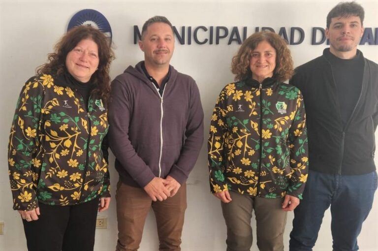 Organizadoras del prestigioso torneo junto a funcionarios municipales.