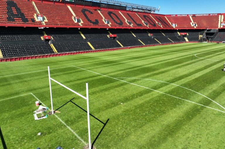 Las "H" ya están listas en la cancha de Colón a la espera de Los Pumas vs. Wallabies. Fernando Nicola