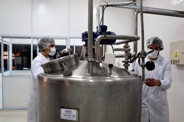 La Facultad de Ciencias de la Alimentación posee una planta piloto donde se puede producir 'yogurito'