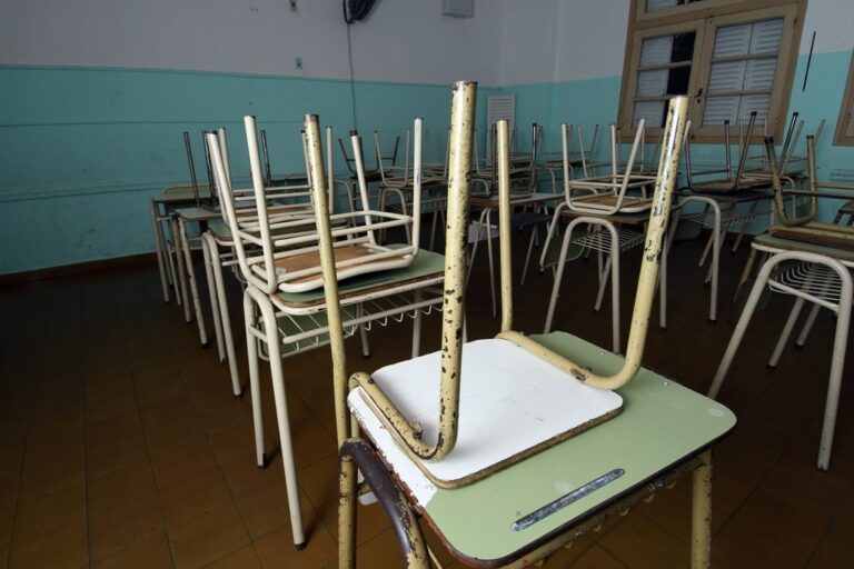 El Magisterio de Santa Fe convocó a un paro con movilización docente en rechazo a la reforma previsional para este jueves 5 de septiembre; día en que el proyecto del Ejecutivo Provincial se tratará en el Senado. Mauricio Garín