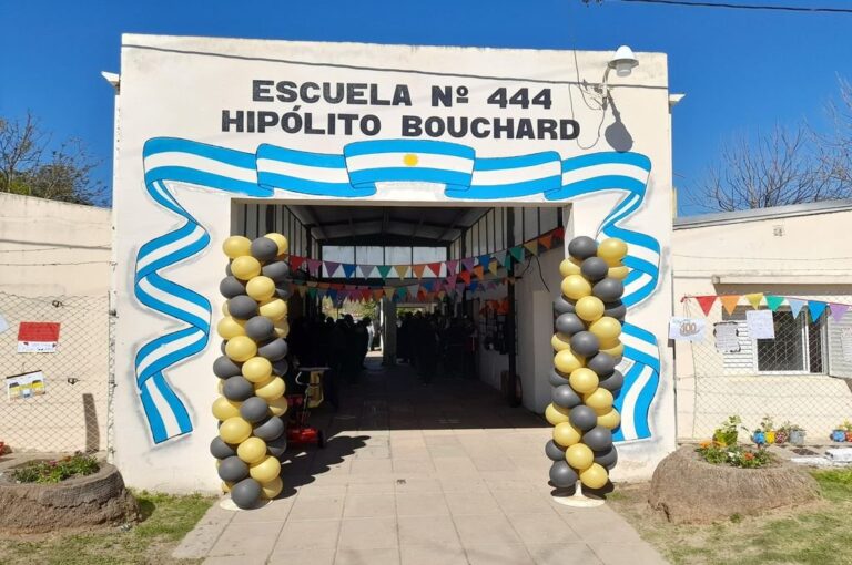 La ceremonia celebró el centenario de la Escuela N° 444 Hipólito Bouchard