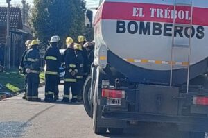 Los bomberos llegaron raudamente y trabajaron con notable pericia.  Gentileza.