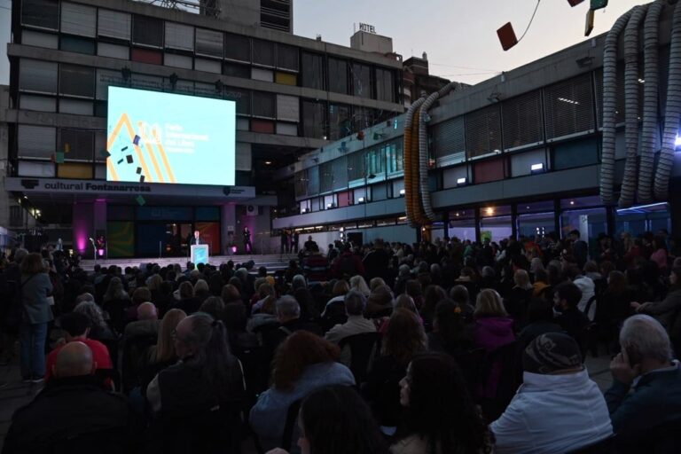 El gran evento cuenta con la presencia de una gran cantidad de escritoras y escritores de primer nivel