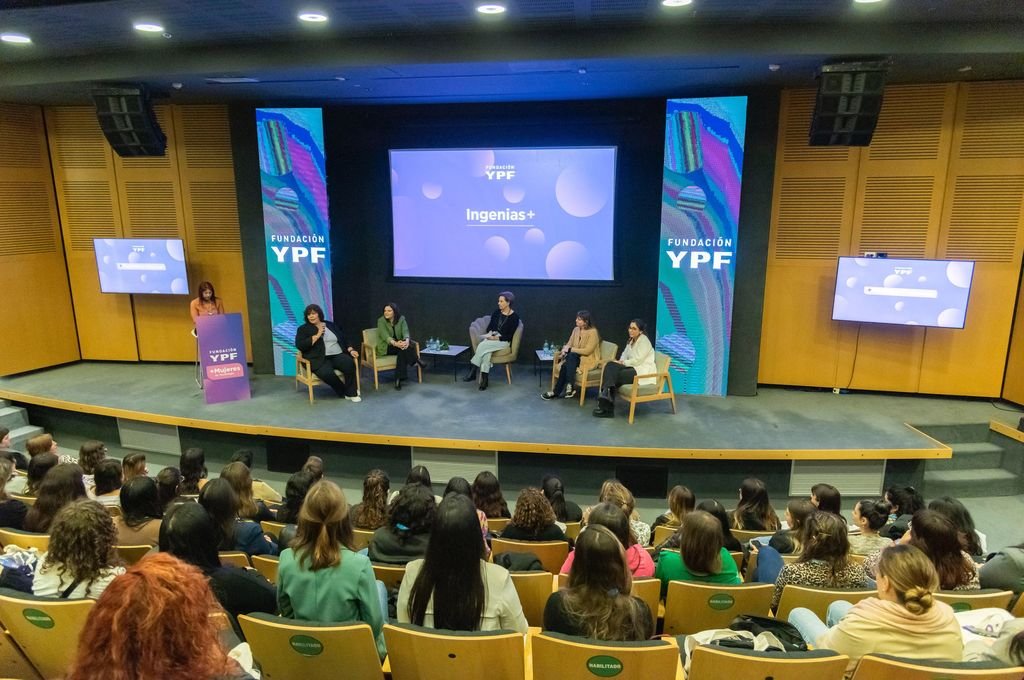 Más de 850 mujeres