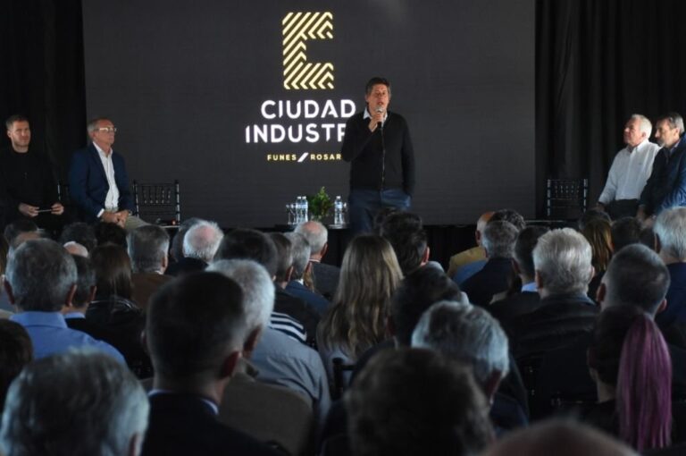 'Estoy totalmente convencido que la única forma de sacar el país adelante es a través de la obra pública y de la inversión de los privados porque el Estado no genera puestos de trabajo