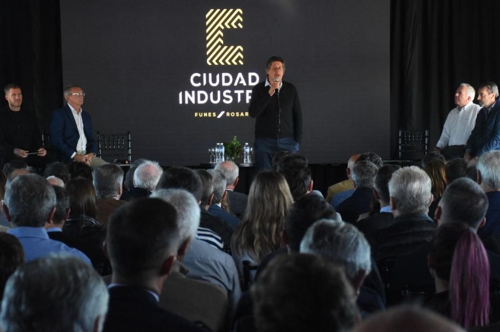 'Estoy totalmente convencido que la única forma de sacar el país adelante es a través de la obra pública y de la inversión de los privados porque el Estado no genera puestos de trabajo