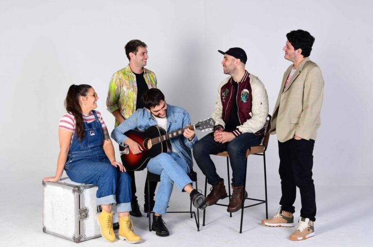 Este disco aspira a encapsular la esencia del rock nacional en cinco canciones únicas.   Gentileza.