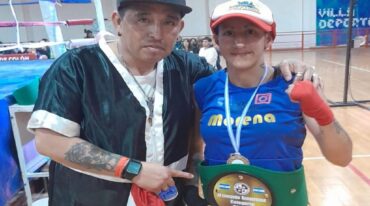 El entrenador César Jaime junto con su pupila
