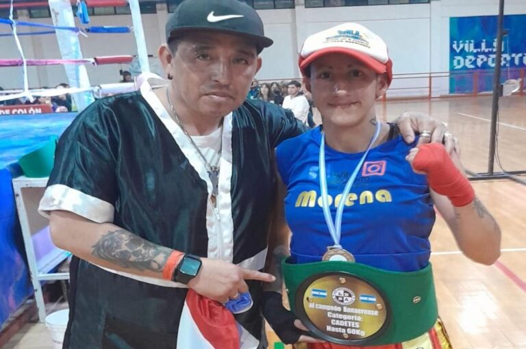 El entrenador César Jaime junto con su pupila