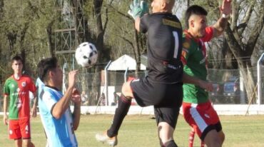 San Jorge le ganó a Sastre en un partido muy disputado.   Gentileza.