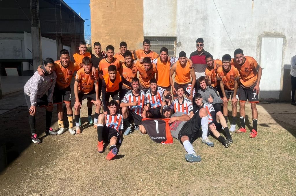El plantel actual de Polideportivo y todos los que jugaron durante el año.  Gentileza.