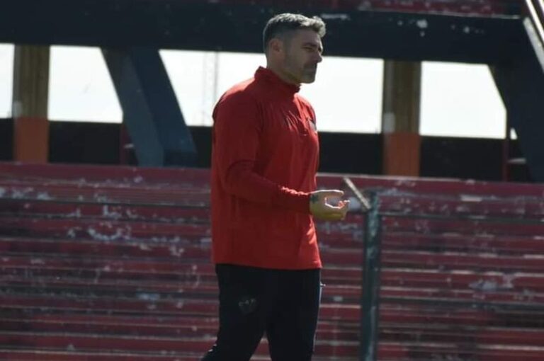 Diego Pozo habría encontrado la base del equipo para el final del Torneo. Prensa Patronato