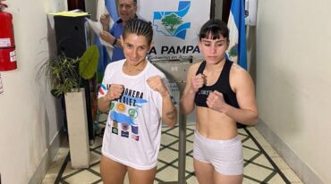 Cinthia González y Aixa Adema tras el pesaje oficial.