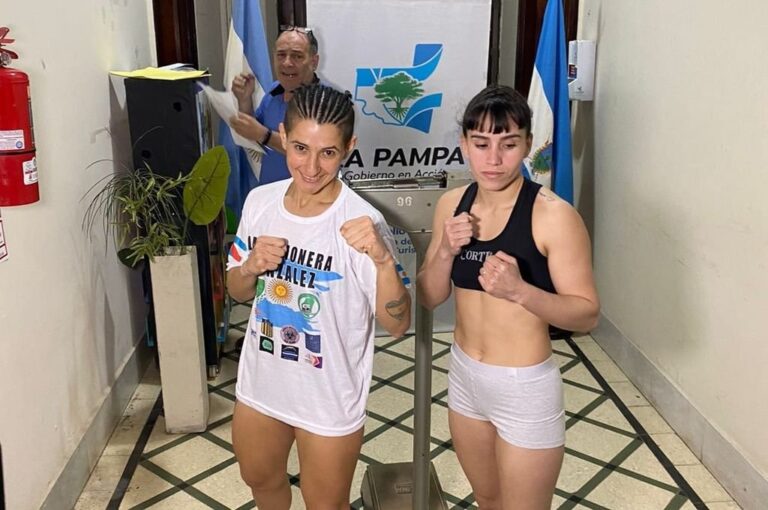 Cinthia González y Aixa Adema tras el pesaje oficial.