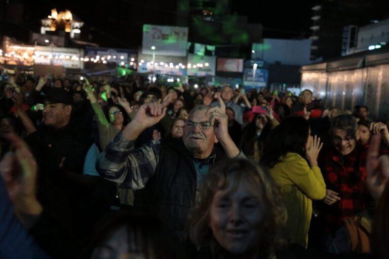 Un recital que incluyó algunos de sus muchos grandes éxitos y que tuvo como marco ideal a la nueva edición de la Feria Internacional del Libro. Gobierno de la Provincia