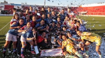Las Tatengas volvieron a levantar la Copa Santa Fe tras golear en el 15 de abril a Adiur de Rosario. Matías Pintos